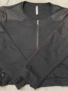 Fabletics Black Quilted-Shoulder Zip Jacket
